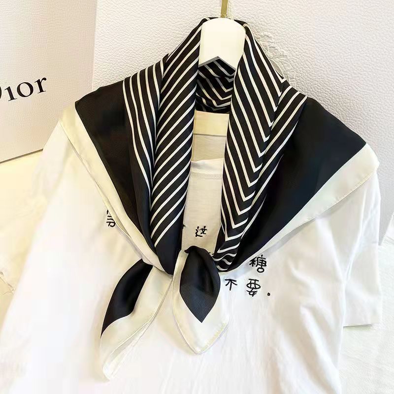 Fashion Square 70cm Black and  - огляд і ціна Silk Tie Striped