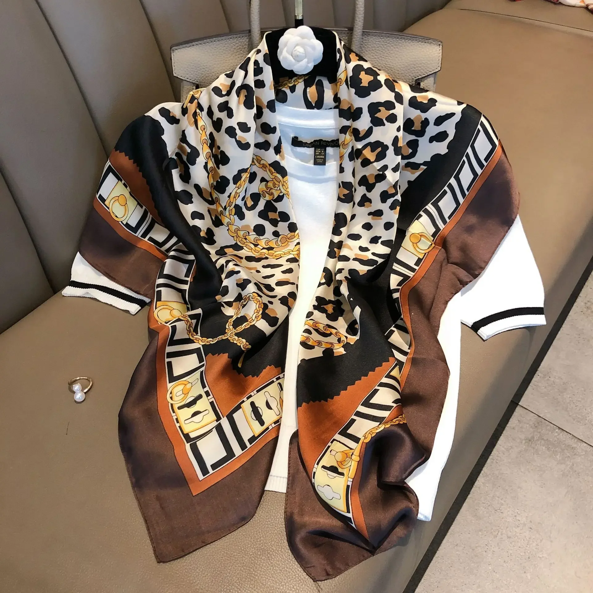 Light luxury 90 Silk scarf imi - огляд і ціна Silk Tie Striped