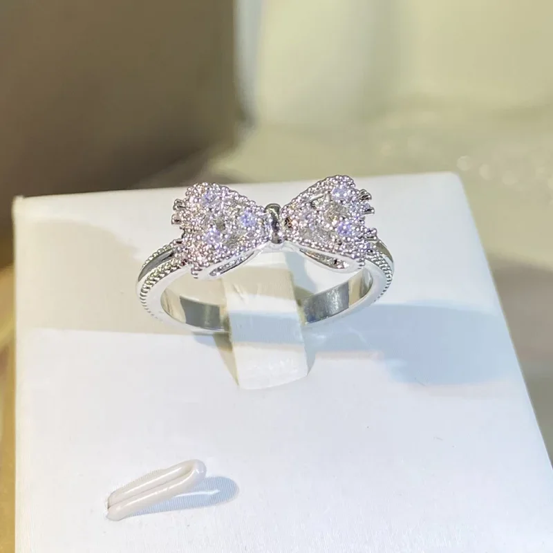 Fancy Bow Ring with Dazzling C - огляд і ціна Tie Clip Silver